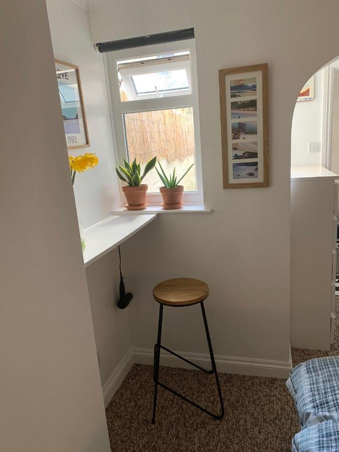 Sea Views With Large Deck One Bedroom Very Close To Beach And Town New Quay Exterior foto